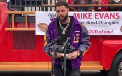 Bucs Receiver Mike Evans Awarded Key to the City by His Texas Hometown